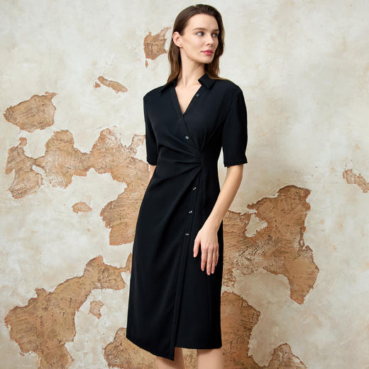 EITIE爱特爱优雅气质通勤显瘦提褶黑色连衣裙春季新款8107817 商品图2