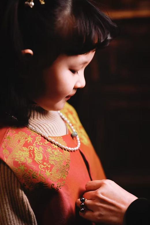 盛唐牡丹 | Kids 玫红色花蕾缎马甲 商品图1