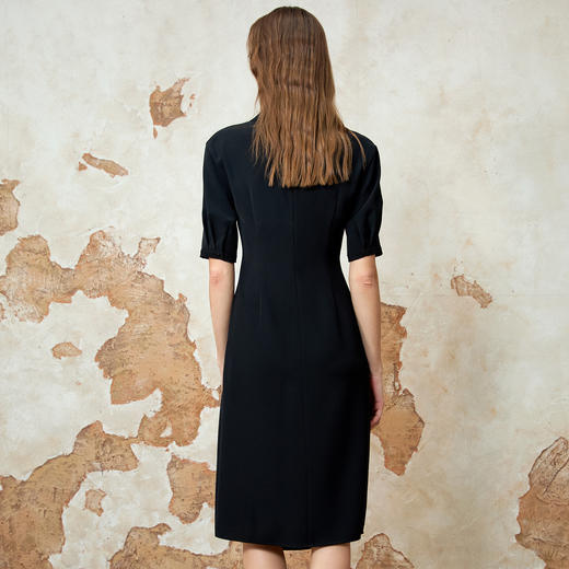 EITIE爱特爱优雅气质通勤显瘦提褶黑色连衣裙春季新款8107817 商品图4