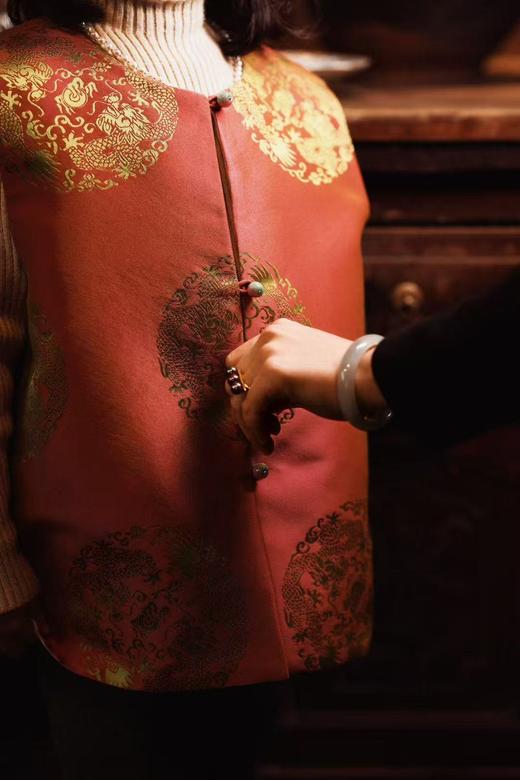 盛唐牡丹 | Kids 玫红色花蕾缎马甲 商品图2