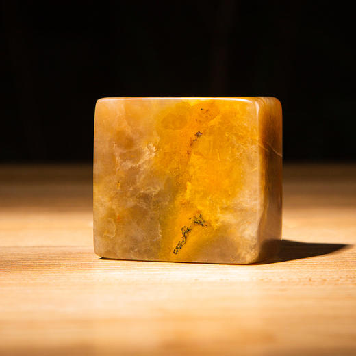 寿山石老料雕“螭虎”方章 商品图8