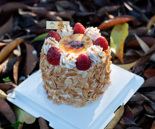 【草莓杏仁烤布蕾蛋糕】双层草莓果肉、果酱+焦糖烤布蕾+焦糖杏仁片+咸奶油（提前一天预定） 商品图2