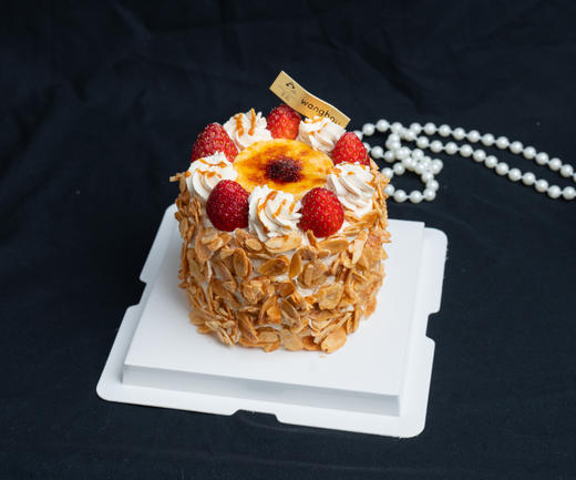 【草莓杏仁烤布蕾蛋糕】双层草莓果肉、果酱+焦糖烤布蕾+焦糖杏仁片+咸奶油（提前一天预定） 商品图1