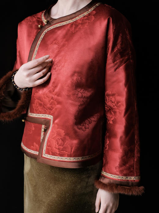 盛唐婧 | 丹霞映璧香云纱重缎夹棉水貂上衣 商品图2