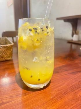 柳橙百香果饮