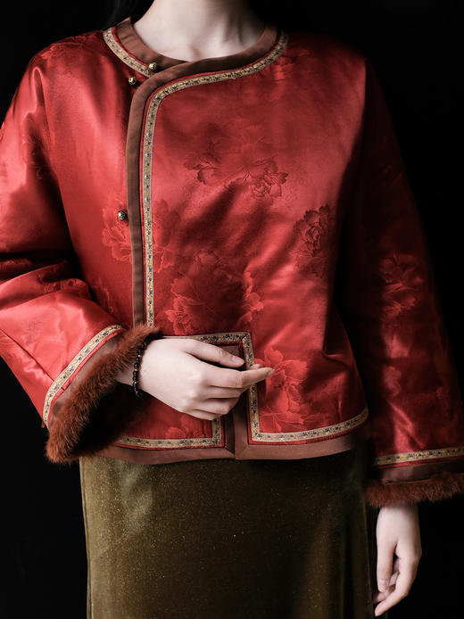 盛唐婧 | 丹霞映璧香云纱重缎夹棉水貂上衣 商品图1