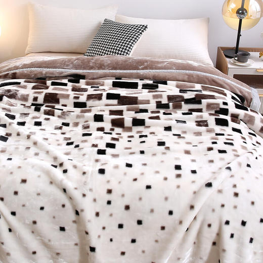 【多样屋专柜】悠梦嘉居拉舍尔精奢云毯加倍保暖相守几何200*230cm 商品图1