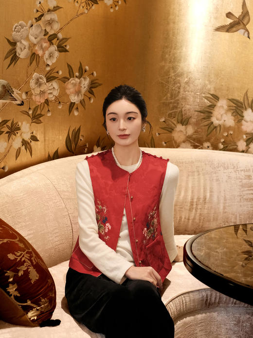 东方境X郭培| 提花拼丝绒刺绣棉马甲-红色 商品图0