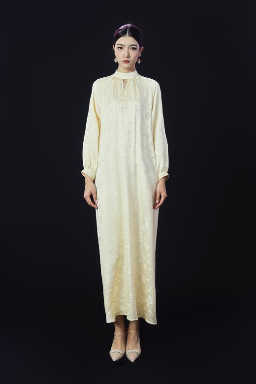 荷言HEYEN 凤楼春 桑蚕丝繁花提花小V领长袖长袍连衣裙 后领飘带加串珠装饰 商品图0