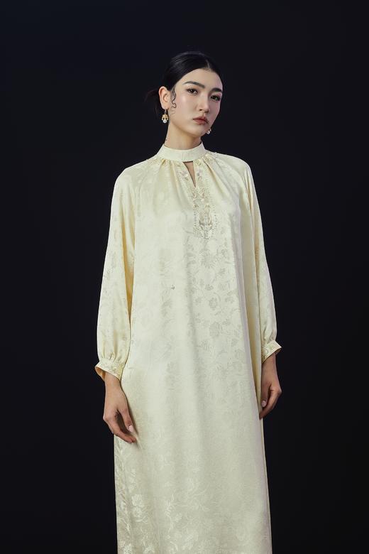 荷言HEYEN 凤楼春 桑蚕丝繁花提花小V领长袖长袍连衣裙 后领飘带加串珠装饰 商品图1