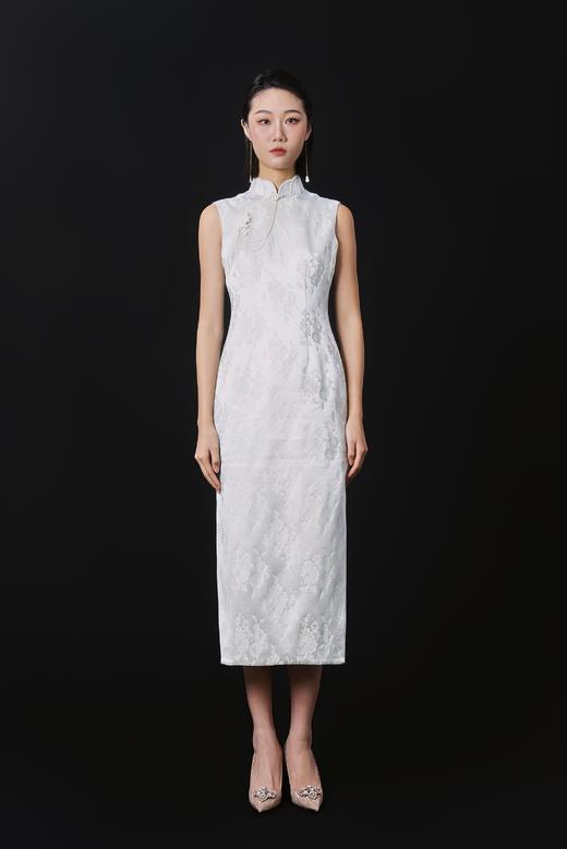 荷言HEYEN 渡江春 丝毛织金桃子蓝暗纹提花中式无袖旗袍 花瓣领+织金蝴蝶+钉珠装饰 商品图0