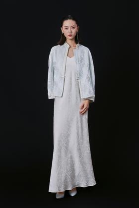 荷言HEYEN 渡江云 丝毛织金桃子蓝暗纹提花中式对襟外套 领口手工花朵硬花扣+绕线一字扣+钉珠装饰