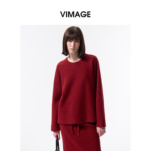 VIMAGE纬漫纪新年红慵懒宽松廓形百搭圆领毛针织上衣2026春季新款V2513201 商品图2