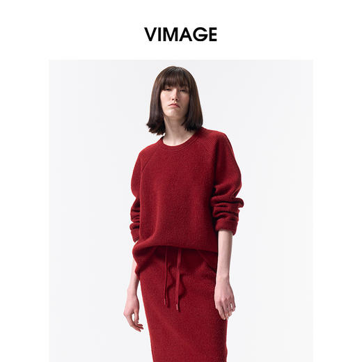 VIMAGE纬漫纪新年红慵懒宽松廓形百搭圆领毛针织上衣2026春季新款V2513201 商品图1