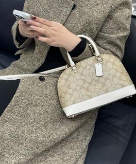 KC经典贝壳包，值得拥有！ 关键价格美丽