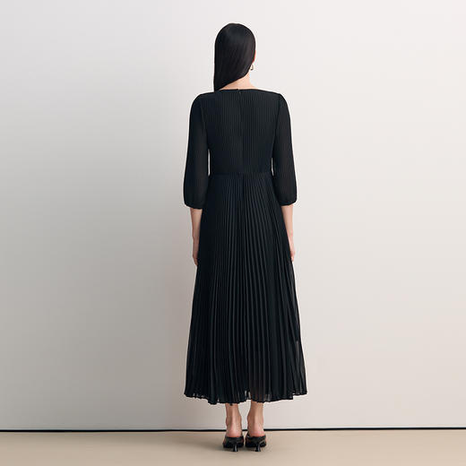 EITIE爱特爱气质圆领拼接百褶轻礼服长裙连衣裙2026春季新款8577208 商品图5