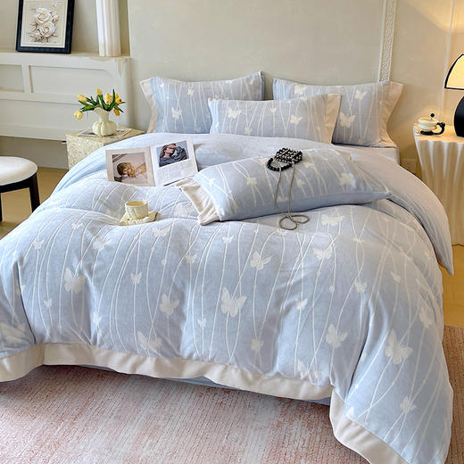 雅鹿 雕花牛奶绒流光蝶影蓝四件套200*230cm 商品图1