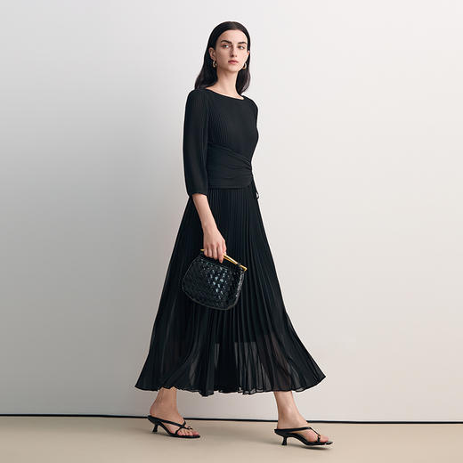 EITIE爱特爱气质圆领拼接百褶轻礼服长裙连衣裙2026春季新款8577208 商品图3