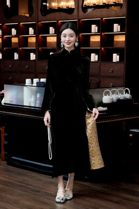 盛唐牡丹| 黑色真丝丝绒拼宋锦长裙