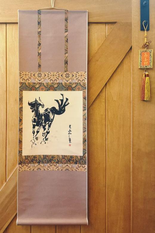 【山东广电文创】马上如意—纯手工绘制高档全绢布2026马年卷轴 商品图0