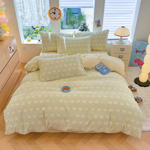 【多样屋专柜】雅鹿 爱心蝴蝶结/花汐/小熊心旅/星彩梦印花牛奶绒四件套200*230cm 商品图0