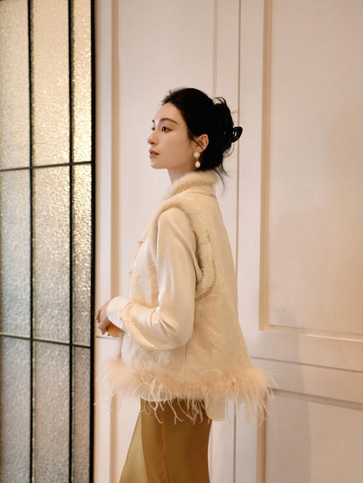 盛唐婧 | 雪隐暗香新中式提花绒驼鸟毛马甲 商品图6