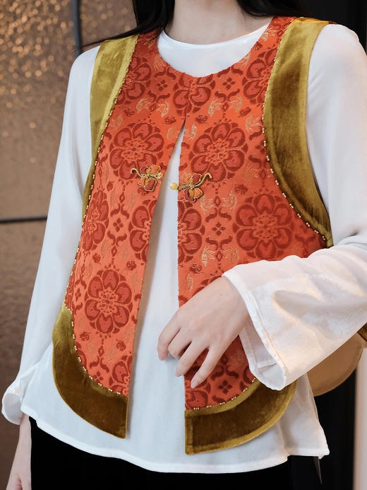 盛唐牡丹| 金地宝相花真丝宋锦底漳缎马甲 商品图1