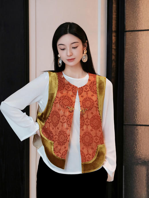 盛唐牡丹| 金地宝相花真丝宋锦底漳缎马甲 商品图0