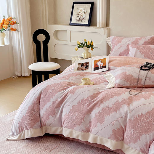 【多样屋专柜】雅鹿 雕花牛奶绒时尚格韵粉四件套200*230cm  商品图8