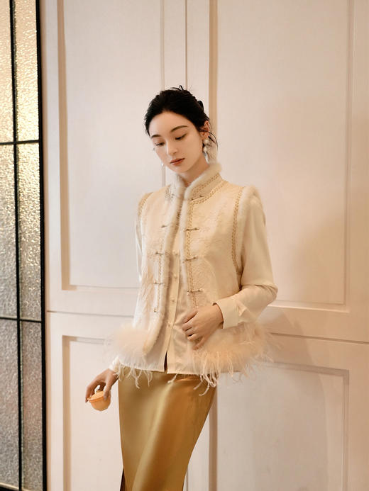 盛唐婧 | 雪隐暗香新中式提花绒驼鸟毛马甲 商品图0