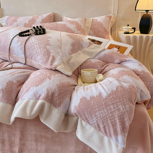 【多样屋专柜】雅鹿 雕花牛奶绒时尚格韵粉四件套200*230cm  商品图5