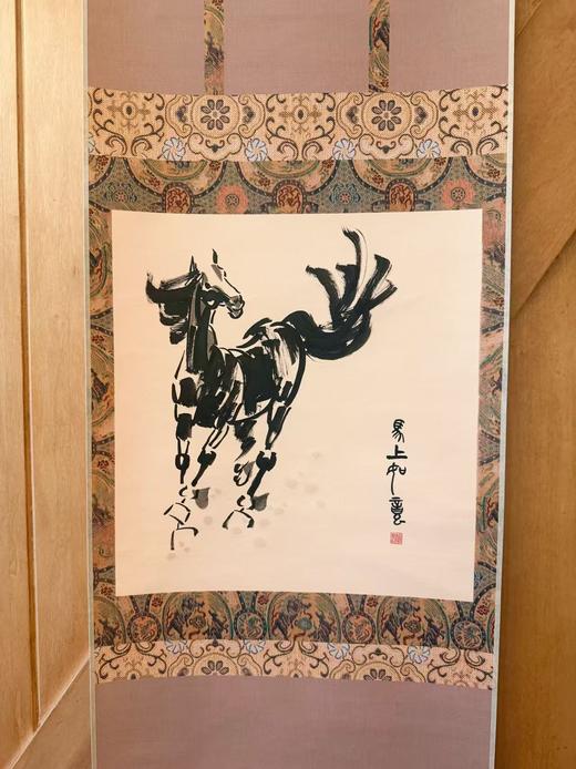 【山东广电文创】马上如意—纯手工绘制高档全绢布2026马年卷轴 商品图1