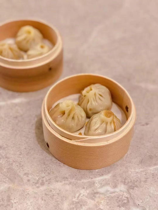 薄皮汤汁小笼包 15枚装 每一个灌汤小笼包都是匠心之作，小巧玲珑却蕴含着大大的美味 商品图4
