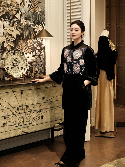 盛唐牡丹盛奢系列 | 宝相花打籽绣丝绒棉外套 商品图2