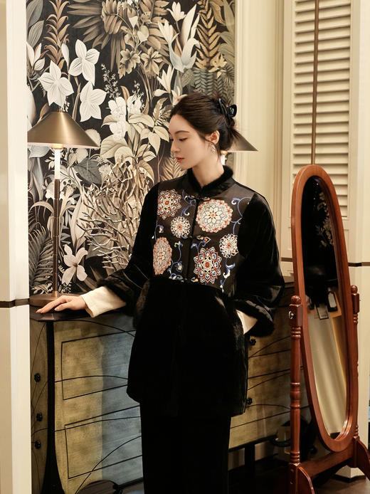 盛唐牡丹盛奢系列 | 宝相花打籽绣丝绒棉外套 商品图0