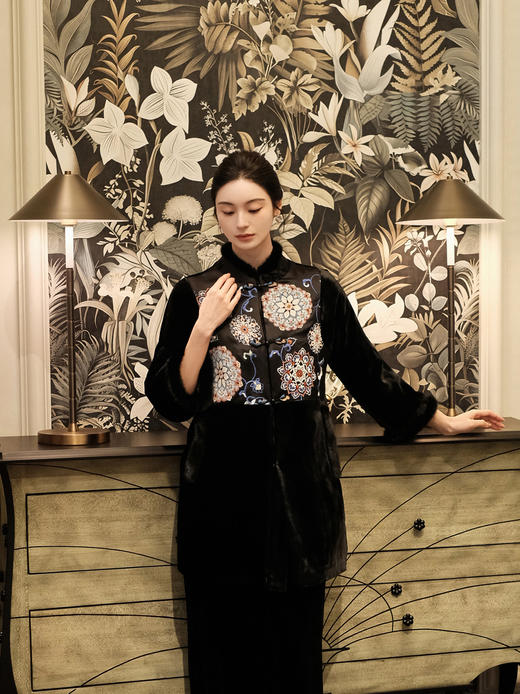 盛唐牡丹盛奢系列 | 宝相花打籽绣丝绒棉外套 商品图1