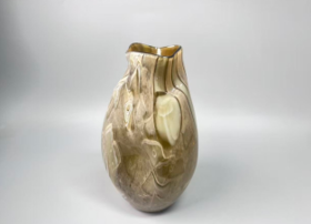 浅棕条纹不规则花瓶