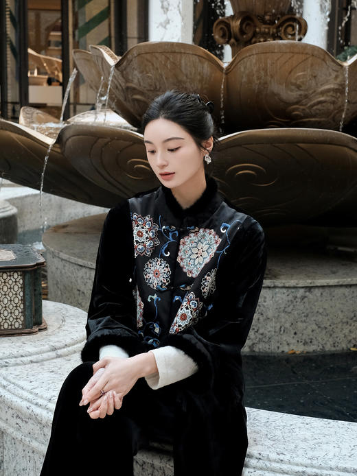 盛唐牡丹盛奢系列 | 宝相花打籽绣丝绒棉外套 商品图3