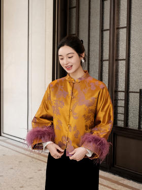 盛唐婧 | 新中式软缎提花驼鸟毛对襟外套-黄色