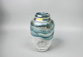 蓝色冰裂纹花瓶