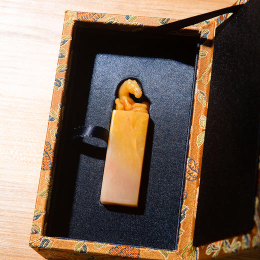 寿山石善伯老料雕“俊马”方章 商品图2