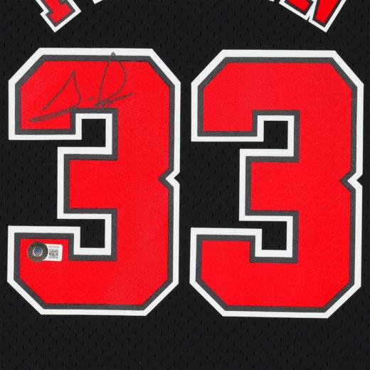 收藏系列 皮蓬 公牛队33号黑色 亲笔签名球衣（仅支持小程序下单 约45天到货） 商品图3