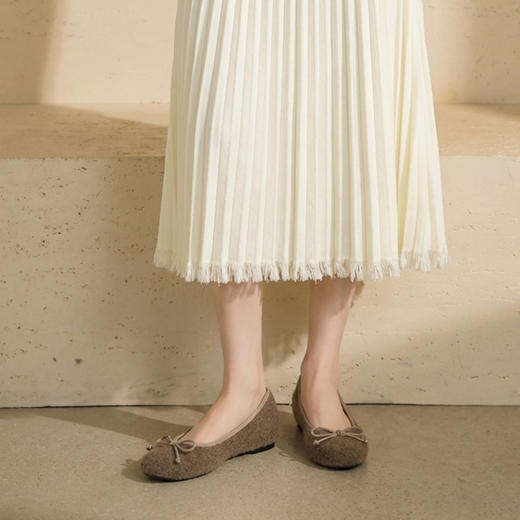 【舒适绒里】西村名物2026年春季新款舒适低跟薄绒内里保暖浅口单鞋T26AE17821 商品图1