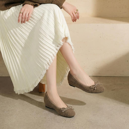 【舒适绒里】西村名物2026年春季新款舒适低跟薄绒内里保暖浅口单鞋T26AE17821 商品图4