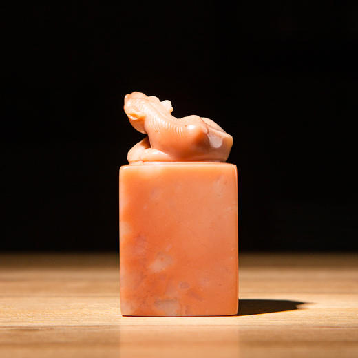 寿山石善伯老料雕“卧马”方章 商品图5