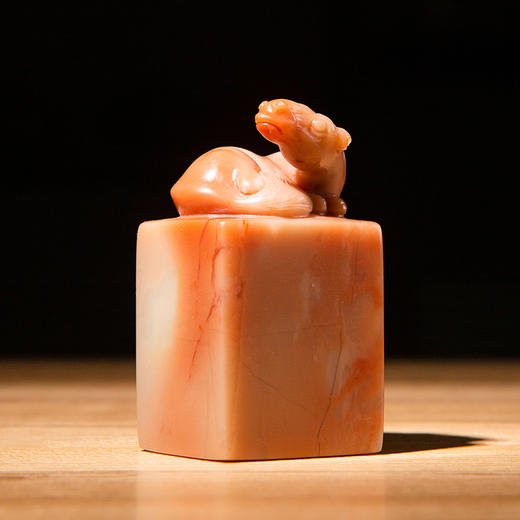 寿山石善伯老料雕“卧马”方章 商品图0