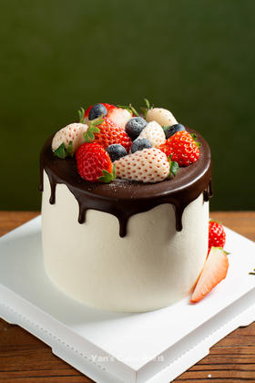 草莓巧克力淋面蛋糕