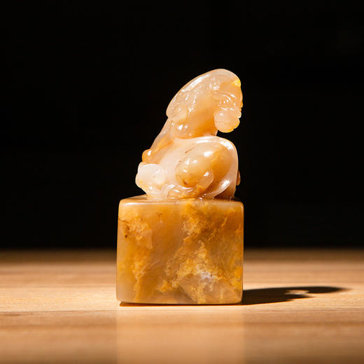 巴林福黄老料雕“螭虎”方章 商品图5