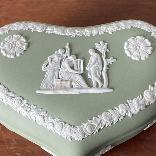 英国Wedgwood  绿色浮雕鼠尾草绿爱心首饰盒 B0263 商品图1