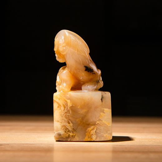 巴林福黄老料雕“螭虎”方章 商品图7